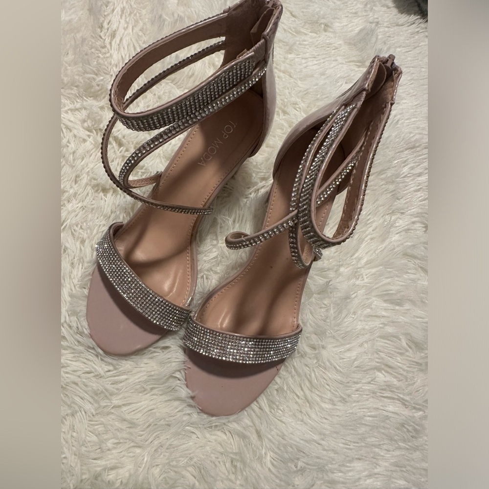 Cute heels only worn once!